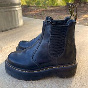 2976 POLISHED SMOOTH PLATFORM CHELSEA BOOTS